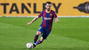 Pjanic escribe entre los rumores: "Calma".
