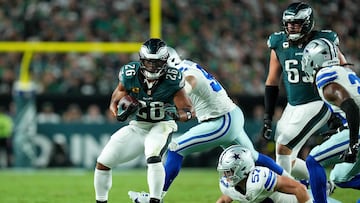 PHILADELPHIA, PENNSYLVANIA - SEPTEMBER 04: Saquon Barkley #26 of the Philadelphia Eagles runs the ball against the Dallas Cowboys during the second quarter in the game at Lincoln Financial Field on September 04, 2025 in Philadelphia, Pennsylvania. Mitchell Leff/Getty Images/AFP (Photo by Mitchell Leff / GETTY IMAGES NORTH AMERICA / Getty Images via AFP)