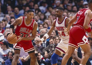 <b>- Años en la NBA:</b> 1987-2004 <br> <b>- Equipos:</b> Chicago Bulls, Houston Rockets y Portland Trail Blazers. <b>- Medias de su carrera:</b> 16,1 puntos, 6,4 rebotes, 5,2 asistencias. <br> <b>- Mejor temporada:</b> (1993-94) 22 puntos, 8,7 rebotes, 5,6 asistencias. <br> <b>- Méritos:</b> Seis veces campeón, 7 veces all star, 3 veces en el Mejor Quinteto. <br> <br> El gran escudero... pero en realidad mucho más que eso. Su presencia constante al lado de Michael Jordan ha hecho que se infravalore por sí mismo a un jugador excepcional, clave en los seis anillos de los Bulls. Uno de los mejores defensores de la historia (amargó a Magic en el primer título, en 1991), también anotaba cuando hacía falta y pasaba como un base.