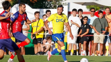 Raúl Pereira en el primer partido de pretemporada en Benalup ante el Barbate.