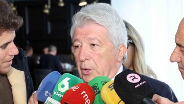 Enrique Cerezo, presidente del Atlético, en Dortmund.
