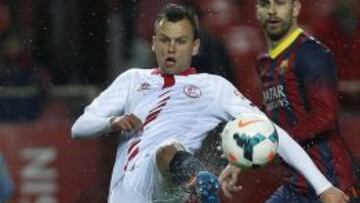 Monchi confirma que M'Bia y Cherysev no continuarán