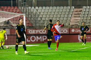 Leiva desatasca al Algeciras ante un Intercity que se hunde