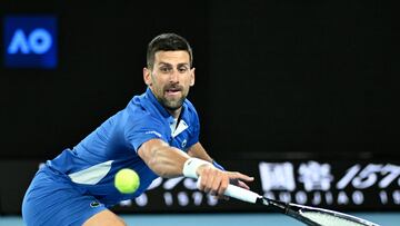 Melbourne (Australia), 16/01/2024.- Novak Djokovic of Serbia in action during his round 2 match against Alexei Popyrin of Australia on Day 4 of the 2024 Australian Open at Melbourne Park in Melbourne, Australia, 17 January 2024. (Tenis) EFE/EPA/JAMES ROSS AUSTRALIA AND NEW ZEALAND OUT