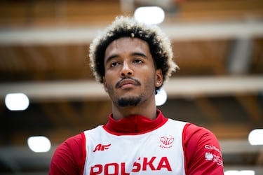 El ala-pivot de los San Antonio Spurs, drafteado con el pick 9 en el Draft de 2022, defenderá los intereses de Polonia en el Eurobasket. Con el equipo tejano viene de promediar 11 puntos y 6 rebotes.
