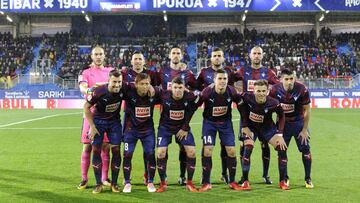 Formación inicial del Eibar ante el Atletic