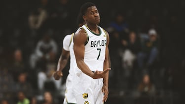 Estatura: 1.96 m, Peso: 82 kg | Edad: 19 años | Nacionalidad: Bahamas.