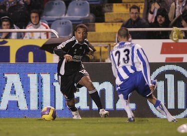 Su debut con el Real Madrid se produjo el 7 de enero de 2007 ante el Deportivo de la Coruña, sustituyendo a Míchel Salgado.