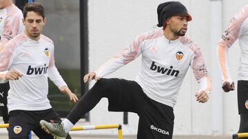 Coquelin completa por primera vez la sesión y mira al Chelsea