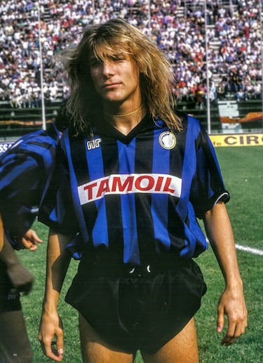 El delantero argentino jugó desde 1989 hasta 1992. Disputó 120 partidos y marcó 31 goles. 