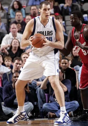 Jugó en la NBA y la NBDL. Fue seleccionado en el puesto 21 del draft de la NBA de 2004 por los Utah Jazz, y luego traspasado a los Dallas Mavericks.