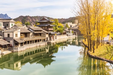 Un lugar idílico que parece una postal. En él podrás disfrutar de actividades tradicionales, desde hacer vino de arroz hasta teñir ropa. Rodeada de la Gran Muralla está situada en noreste de Beijing, en el distrito de Miyun.