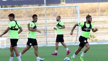 Diego Gonz´lez, Okazaki, Keidi BAre y Cifu.