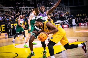 El Unicaja somete al AEK y se hace más grande en la Champions