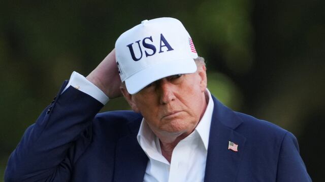 El Servicio de Inmigración y Control de Aduanas sigue deportando a inmigrantes en todo Estados Unidos por órdenes de la administración Trump.