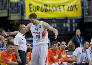 El Eurobasket 2015 se disputaba en Francia, y España empezó con las dudas por los malos torneos previos, a pesar de perder dos partidos en fase de grupos, España encaró los cruces con una mentalidad más feroz y mostraron el alto nivel que todavía guardaba un veterano Pau Gasol, que jugó este torneo con 35 años.