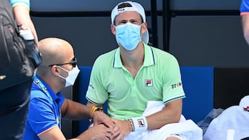 Los calambres pueden con Schwartzman; Tsitsipas, con Báez