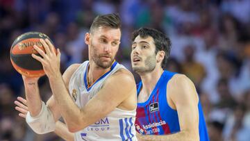 Rudy Fernádez, defendido por Álex Abrines, en la final ACB de la temporada 2021-22.