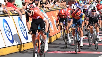 Ben Turner conquista la tercera etapa en un día marcado por las caidas