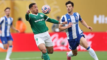 Palmeiras' Brazilian forward #09 Vitor Roque and FC Porto's Portuguese defender #97 Ze Pedro fight for the ball during the Club World Cup 2025 Group A football match between Brazil's Palmeiras and Portugal's FC Porto at the MetLife stadium East Rutherford, New Jersey on June 15, 2025. (Photo by CHARLY TRIBALLEAU / AFP)
