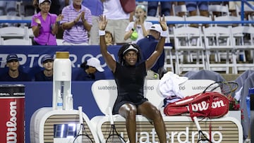 WASHINGTON, DC - JULY 24: Venus Williams of the United States waves to fans after a women's singles match against Magdalena Frech of Poland on day 4 of the Mubadala Citi DC Open 2025 at William H.G. FitzGerald Tennis Center on July 24, 2025 in Washington, DC. Scott Taetsch/Getty Images/AFP (Photo by Scott Taetsch / GETTY IMAGES NORTH AMERICA / Getty Images via AFP)