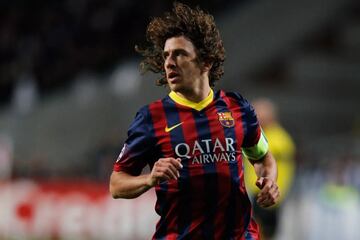 El histórico defensa del Barcelona, debutó bajo la mano de Louis Van Gaal a los 21 años.