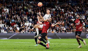 2-1. Centro lateral, toca Jesús Vallejo con la cabeza, Copete y Leo Román no se entienden y Jacobo Ramón aprovecha el momento para anotar el segundo tanto con la pierna derecha.