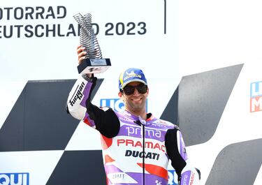 Johann Zarco en el podio del Gran Premio de Alemania de Moto GP en el circuito de Sachsenring.
