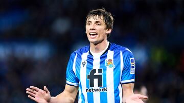 SAN SEBASTIAN, SPAIN - APRIL 21: Robin Le Normand of Real Sociedad reacts during the LaLiga Santander match between Real Sociedad and FC Barcelona at Reale Arena on April 21, 2022 in San Sebastian, Spain. (Photo by Juan Manuel Serrano Arce/Getty Images)