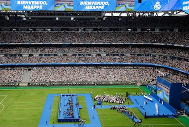 Más de 80.000 personas no se han querido perder la presentación del futbolista francés.