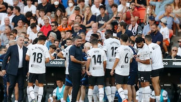 Gattuso da indicaciones en el partido contra el Celta.