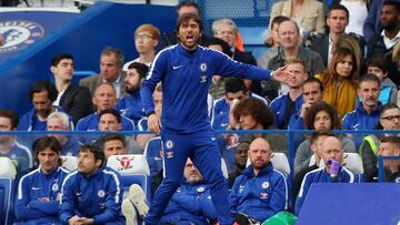 Antonio Conte ve peligrar su futuro como entrenador del Chelsea.