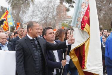 Miles de valencianistas celebran el Centenario en las calles