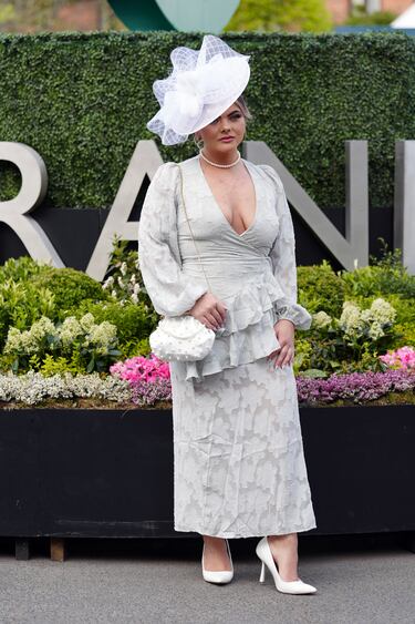 Ambiente durante el 'Ladies Day' del Grand National Festival, la carrera ecuestre más importante de las que se celebran en el Reino Unido, en el Circuito de Aintree, Liverpool.