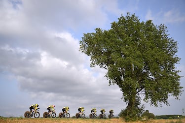 El equipo Visma-Lease a Bike durante la quinta etapa de La Vuelta a España. Contrarreloj por equipos de 24 km (Figueres-Figueres).