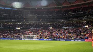 El fondo sur del Metropolitano cantó "el escudo no se toca"