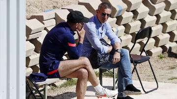 Simeone y Andrea Berta en un entrenamiento del Atlético