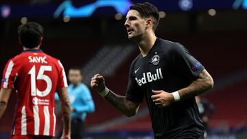 Dominik Szoboszlai, celebra tras marcar el 1-1 durante el partido ante el Atlético de Madrid.