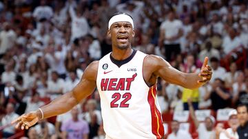 Miami (United States), 12/05/2023.- Miami Heat forward Jimmy Butler reacts to a non-call during the first half of the NBA basketball Eastern Conference Semifinals playoff game six between the Miami Heat and the New York Knicks at the Kaseya Center in Miami, Florida, USA, 12 May 2023. (Baloncesto, Estados Unidos, Nueva York) EFE/EPA/RHONA WISE SHUTTERSTOCK OUT