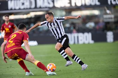 Las cosas del fútbol. El Cartagena no ganaba un partido desde diciembre, y este fin de semana, estando ya descendido, se desquitó con una victoria por la mínima ante el Racing. El solitario gol llegó tras un espectacular pase entre líneas del veterano Nacho Martínez.
  
