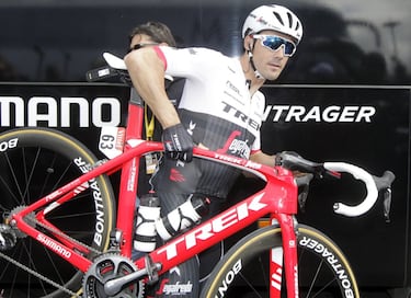 En 2002, cuando Markel Irizar aún era amateur, le fue diagnosticado un cáncer testicular, que conllevó extirpación y quimioterapia. Lance Armstrong, quien superó la misma enfermedad, le envió una carta de ánimo. Y el guipuzcoano regresó en 2003, en las filas del Olarra-Orbea, para correr en profesionales desde 2004 hasta 2019. En 2010 fichó por el RadioShack de Armstrong.