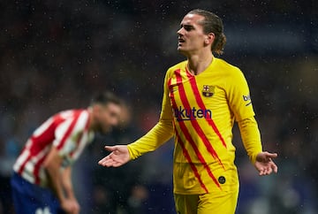 ‘El Principito’ era el ídolo, líder y figura del Atleti. En 2019, el Barcelona se hizo con sus servicios pagando 120 millones de euros al club rojiblanco en uno de los fichajes más caros de la historia de La Liga. En su regreso al Metropolitano, bajo la lluvia, fue pitado ferozmente y le dedicaron cánticos de odio como el de “Griezmann muérete”. Finalmente, a pesar del descontento de gran parte del sector indio, volvió al Atlético en 2021 y con el paso de los años la afición le perdonó.