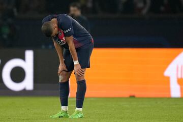 El delantero del PSG desolado tras caer eliminado por el conjunto alemán.