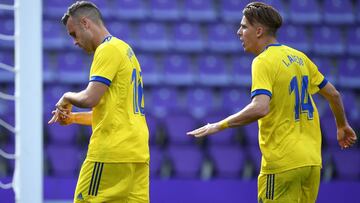 Cala y Alejo celebran el tanto del lebrijano ante el Valladolid.