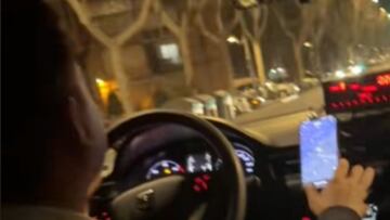 Le dicen al taxista que se vaya con ellos de fiesta y lo que hace quizá no lo vieron venir