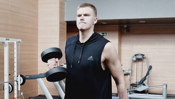 Kristaps Porzingis se entrena en el gimnasio en Valdebebas del Real Madrid.