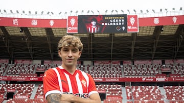 21-08-24. CÉSAR GELABERT POSA EN EL MOLINÓN COMO NUEVO JUGADOR DEL SPORTING.