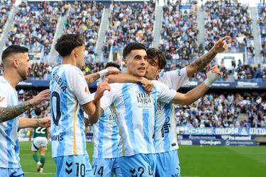 El Málaga encuentra alivio con el moribundo Racing de Ferrol