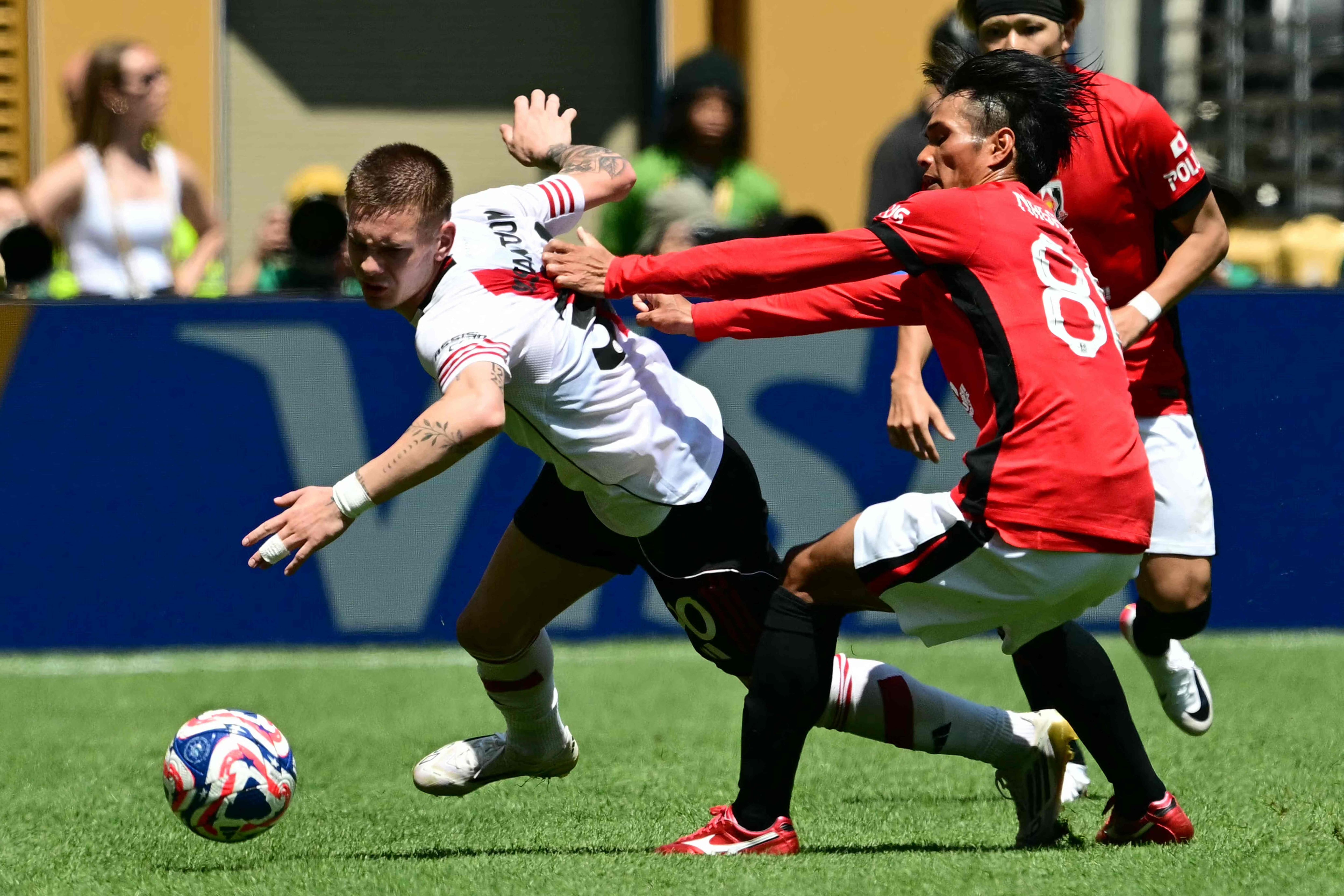 Mastantuono, debut sufrido en la victoria de River Plate