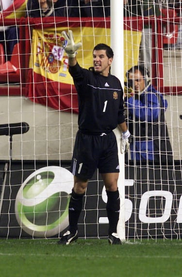 Convocado en una sola ocasión con la selección absoluta por Iñaki Saez, para un amistoso ante Paraguay el 16 de octubre de 2002. 